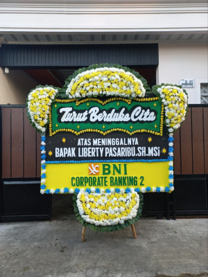 Papan Bunga Duka di Wangurer Utara