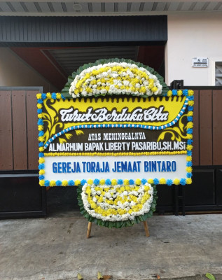 Papan Bunga Duka di Wangurer Utara